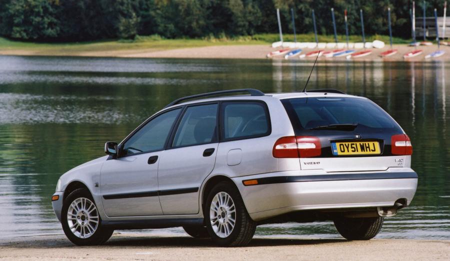  Volvo V40 2001 года  (фото 2 из 2)
